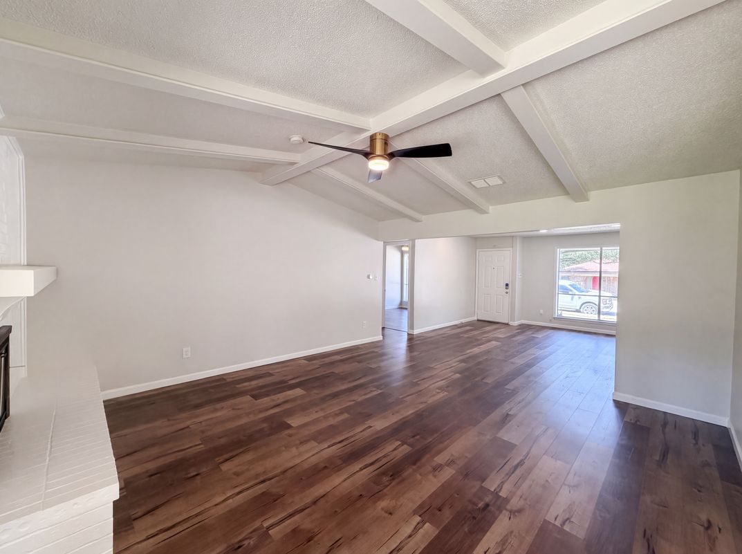 Photo 8 of 25 of 2136 Mountainview Dr, Hurst, TX