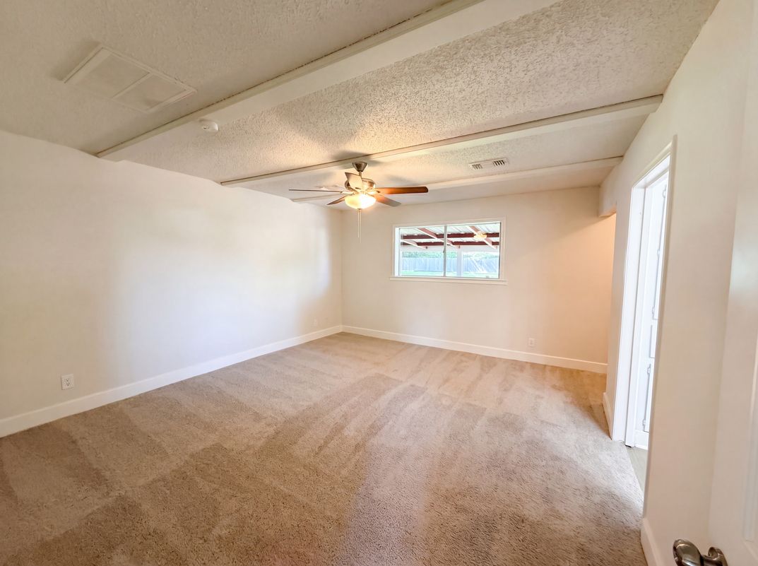 Photo 11 of 18 of 5917 Raza Rd, Pearland, TX