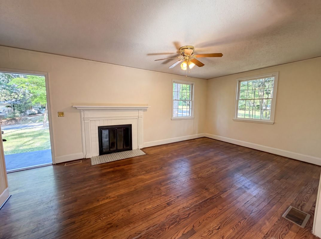 Photo 3 of 17 of 1901 Glenwood Rd, Columbia, SC