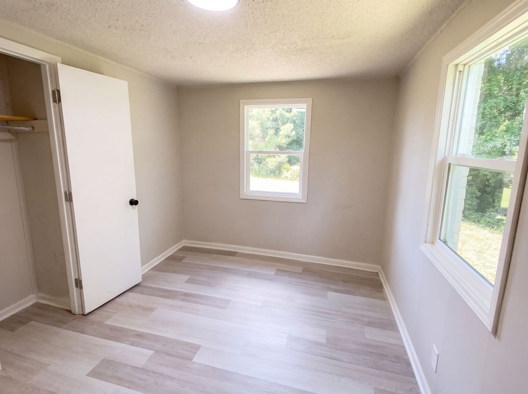 Photo 15 of 32 of 630 S Lee St, Batesburg, SC