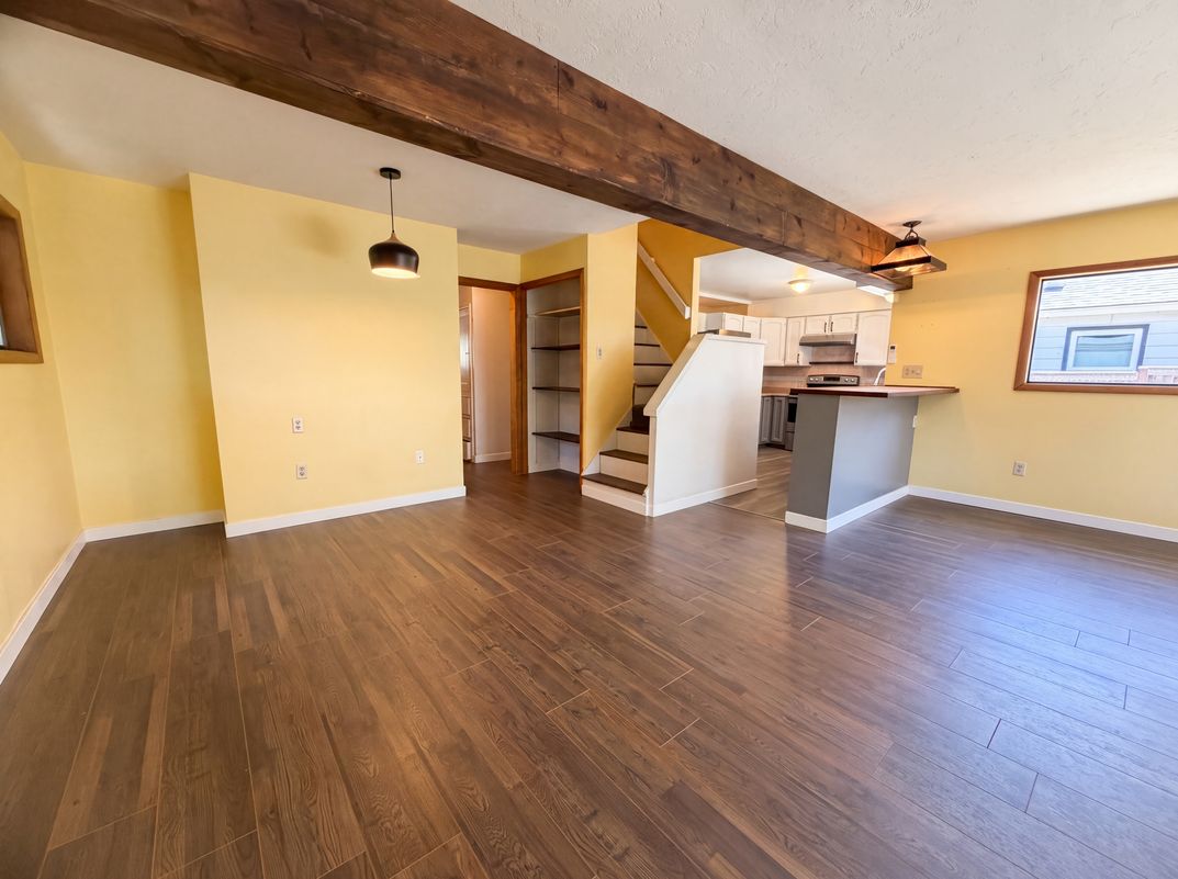 Photo 11 of 22 of 5926 SE Lexington St, Portland, OR
