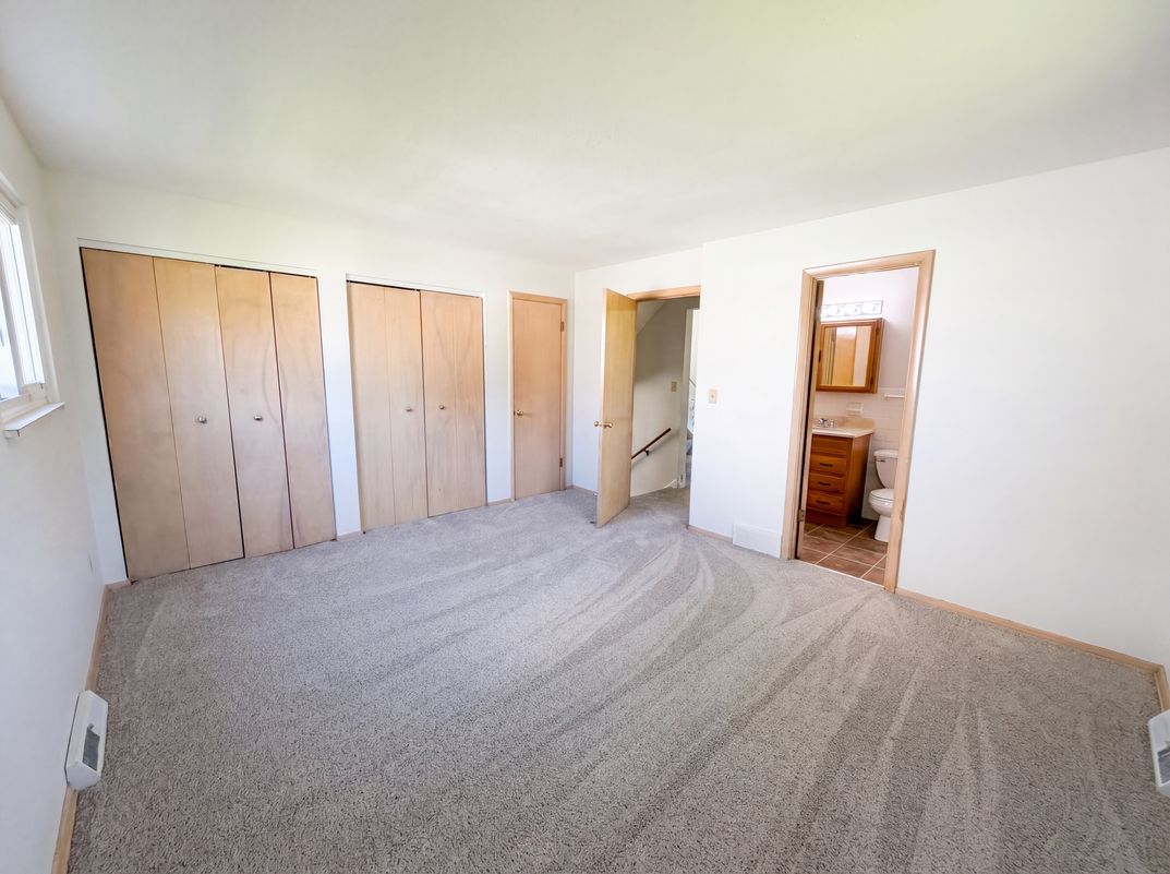 Photo 4 of 24 of 5444 Kenbridge Dr, Cleveland, OH