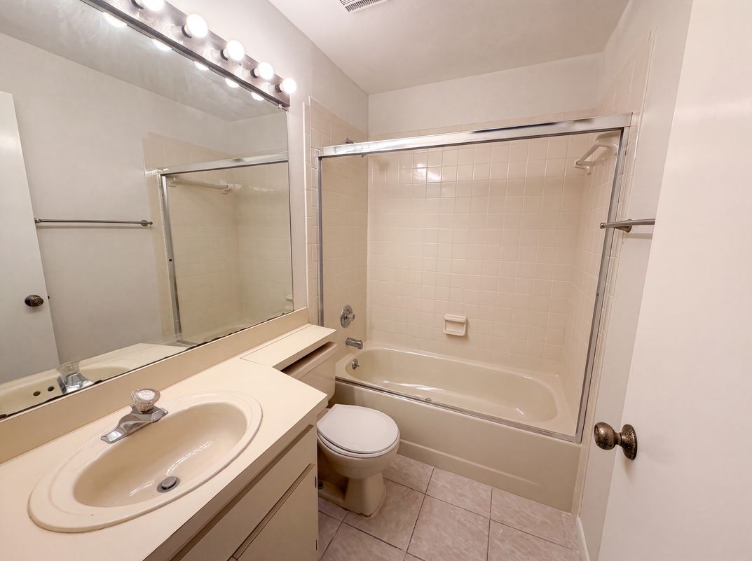 Photo 11 of 18 of 8613 Cottonway Ln, Tampa, FL