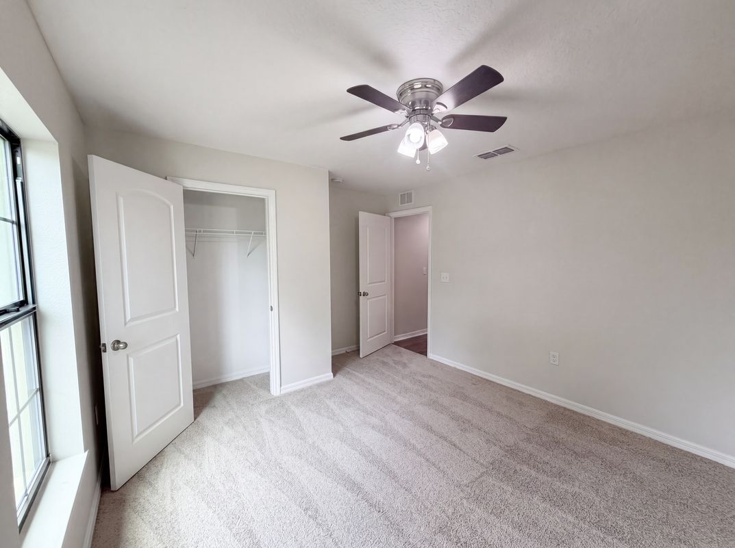 Photo 14 of 21 of 2440 Bracknell Forest Trl, Tavares, FL