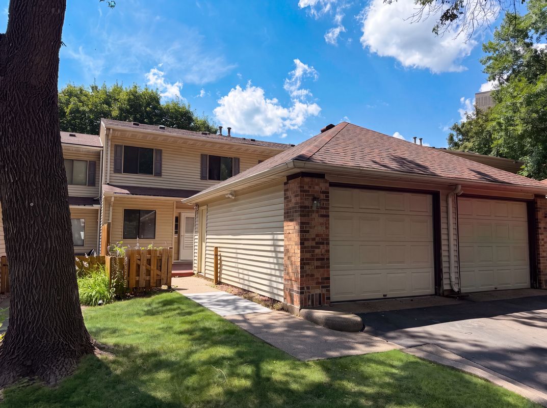 Photo 27 of 30 of 201 Bridlewood Dr, St. Paul, MN