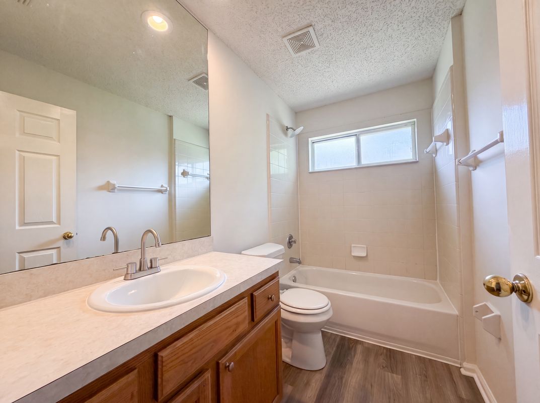 Photo 19 of 23 of 8436 Staplehurst Dr W, Jacksonville, FL