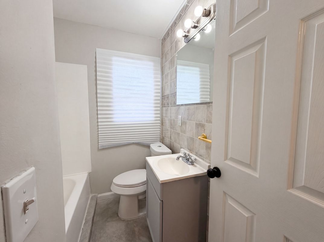 Photo 6 of 19 of 26311 Hopkins St, Inkster, MI