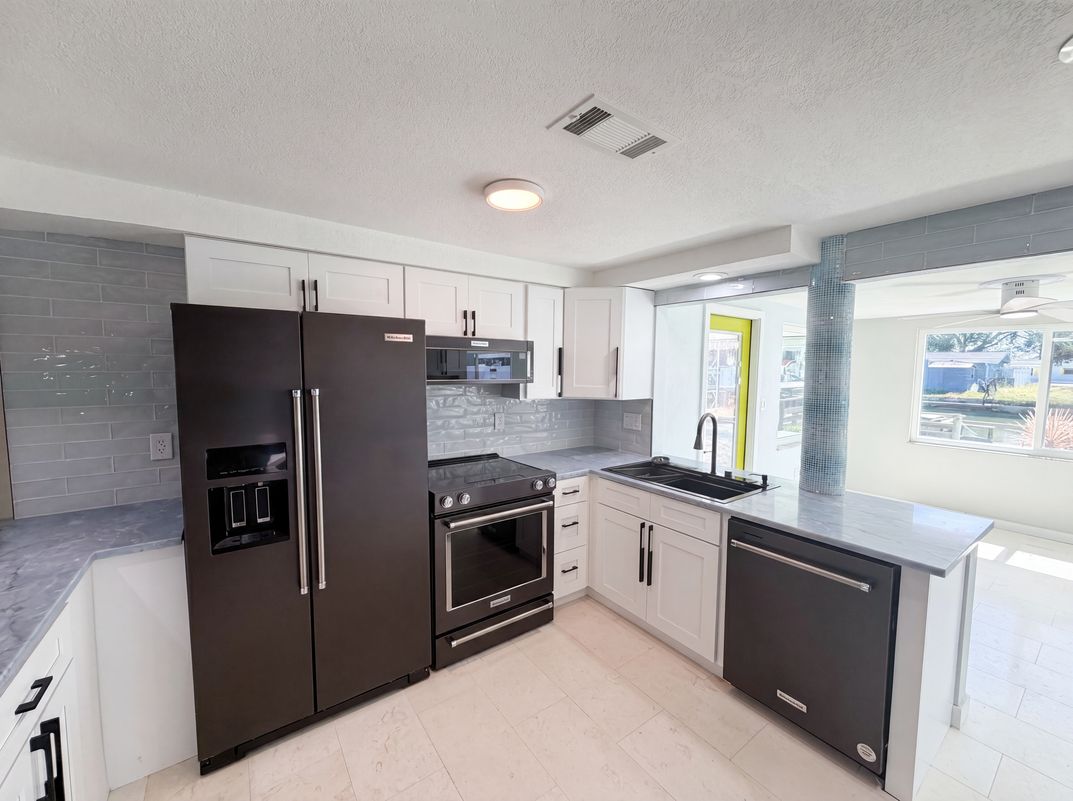 Photo 2 of 30 of 13638 Evelane Dr, Hudson, FL