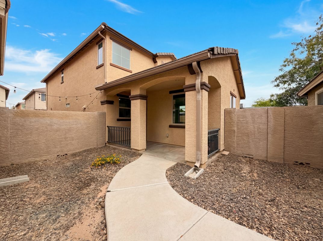 Property photo 1 of 2739 N 73rd Dr