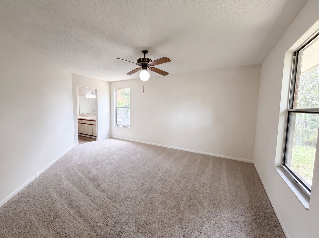 Photo 4 of 19 of 6320 Ian Chad Dr E, Jacksonville, FL