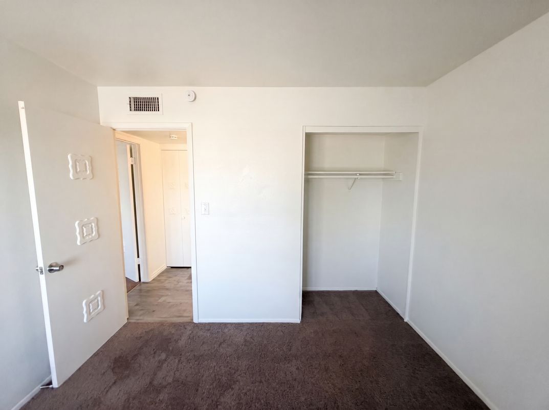 Photo 13 of 17 of 8446 N 34th Dr, Phoenix, AZ