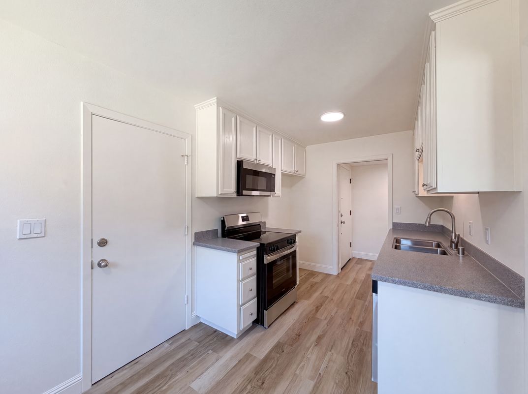 Photo 7 of 41 of 4601 Summit Way, Sacramento, CA
