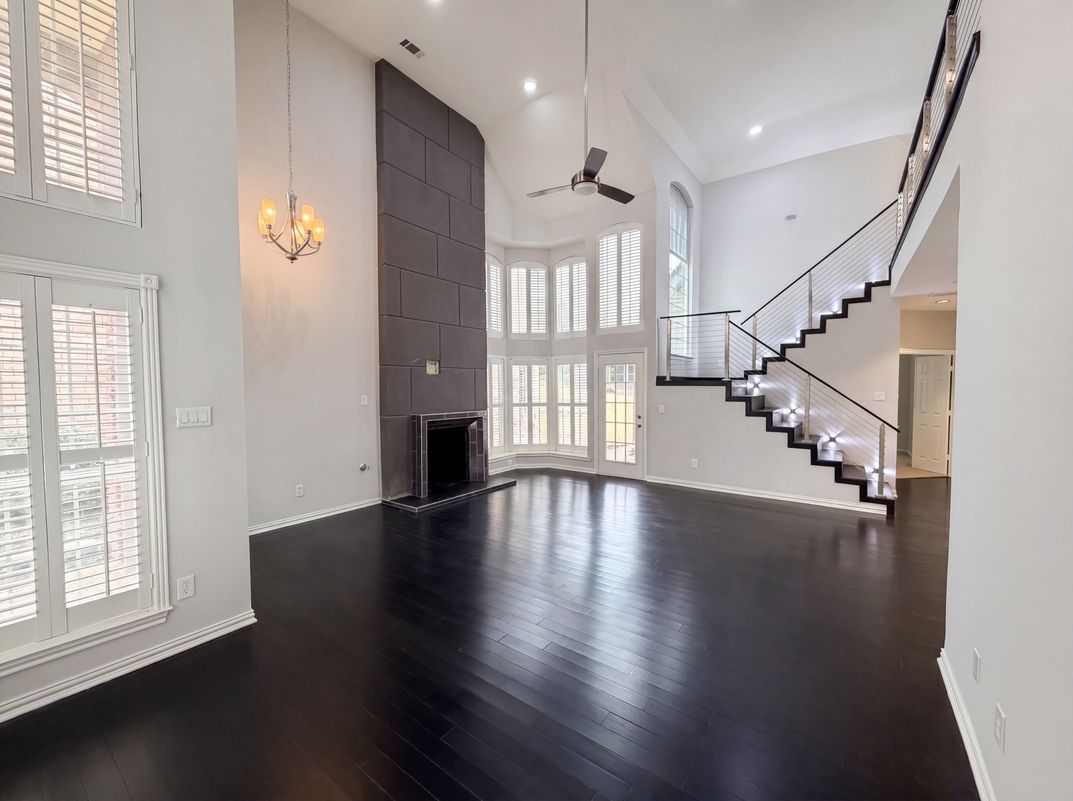 Photo 3 of 27 of 7707 Windmere Ct, Irving, TX