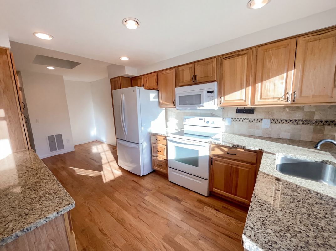 Property photo 2 of 3075 E Long Cir S