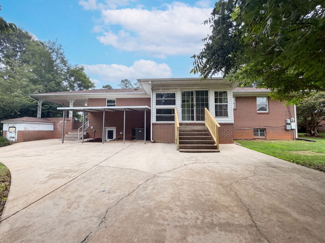 Photo 5 of 17 of 411 Roy Eaker Rd, Cherryville, NC