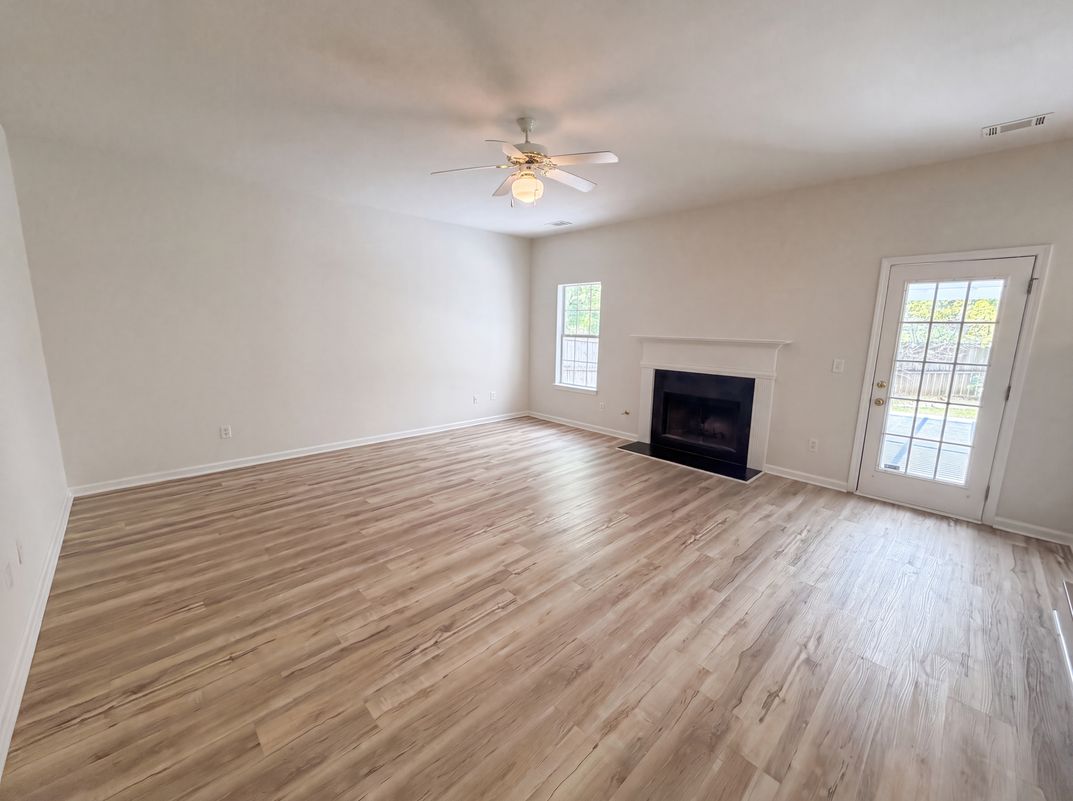 Photo 3 of 23 of 401 Callaway Ln, Conyers, GA