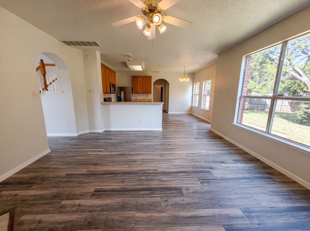 Photo 3 of 20 of 448 N Waterford Oaks Dr, Cedar Hill, TX