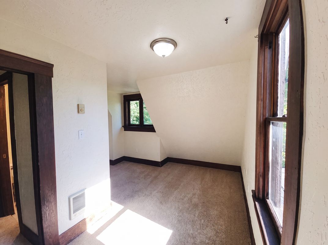 Photo 20 of 29 of 1011 Almaden St, Eugene, OR