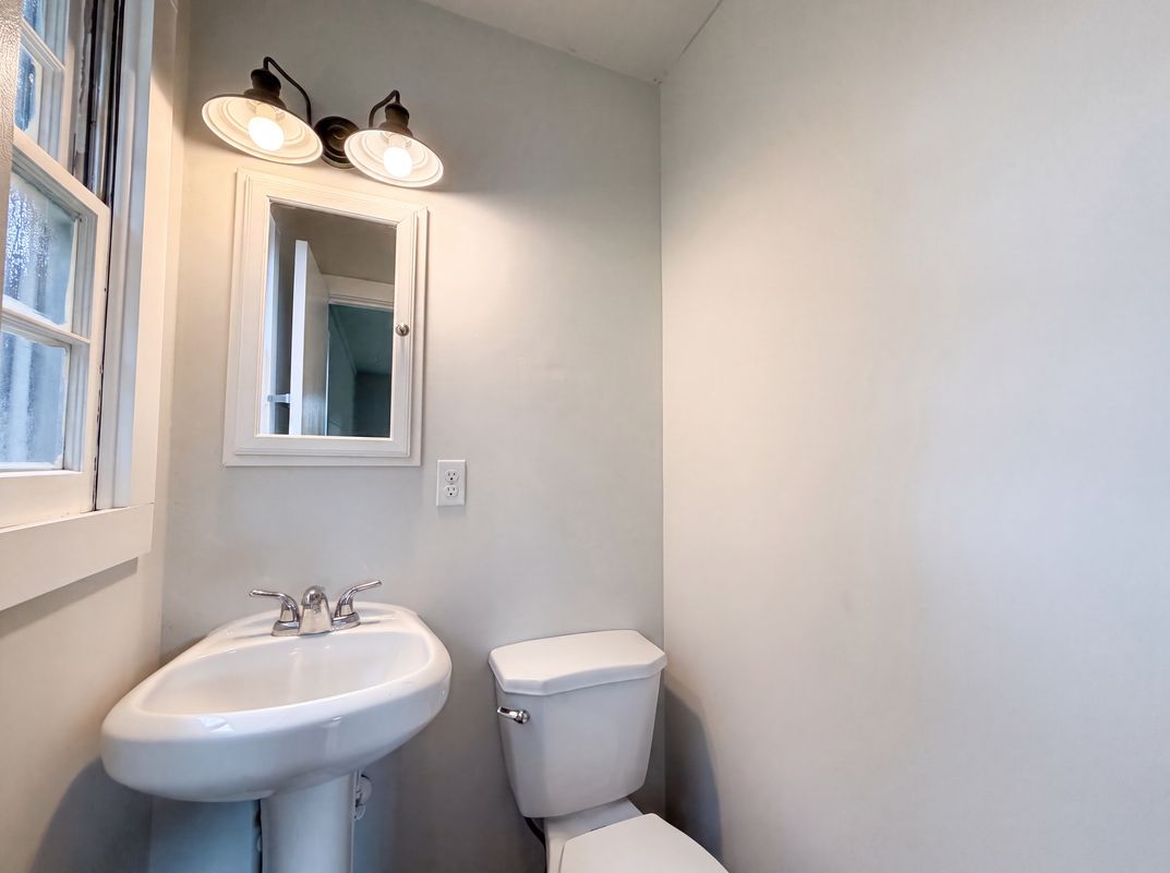 Photo 11 of 16 of 1016 Forestview Dr, Colonial Heights, VA