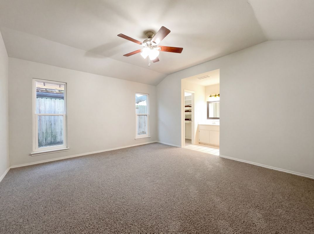 Photo 4 of 16 of 2175 Timberleaf Cir, Ingleside, TX