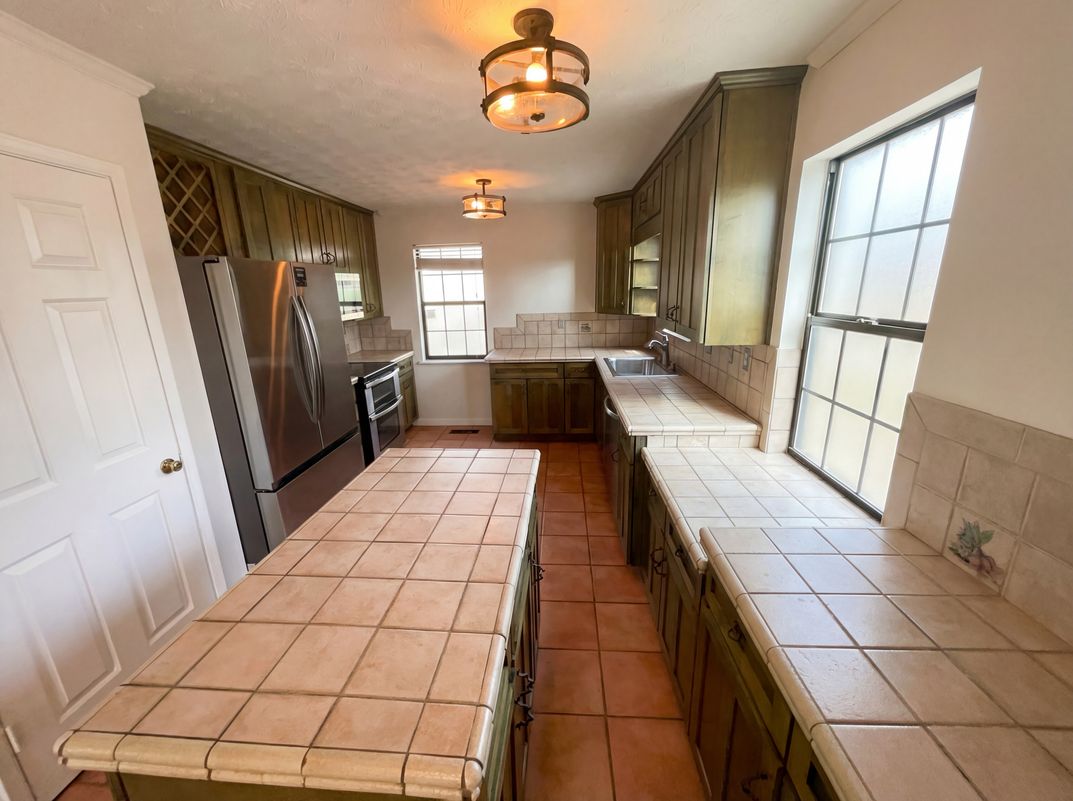 Property photo 2 of 3181 Cedardale Dr