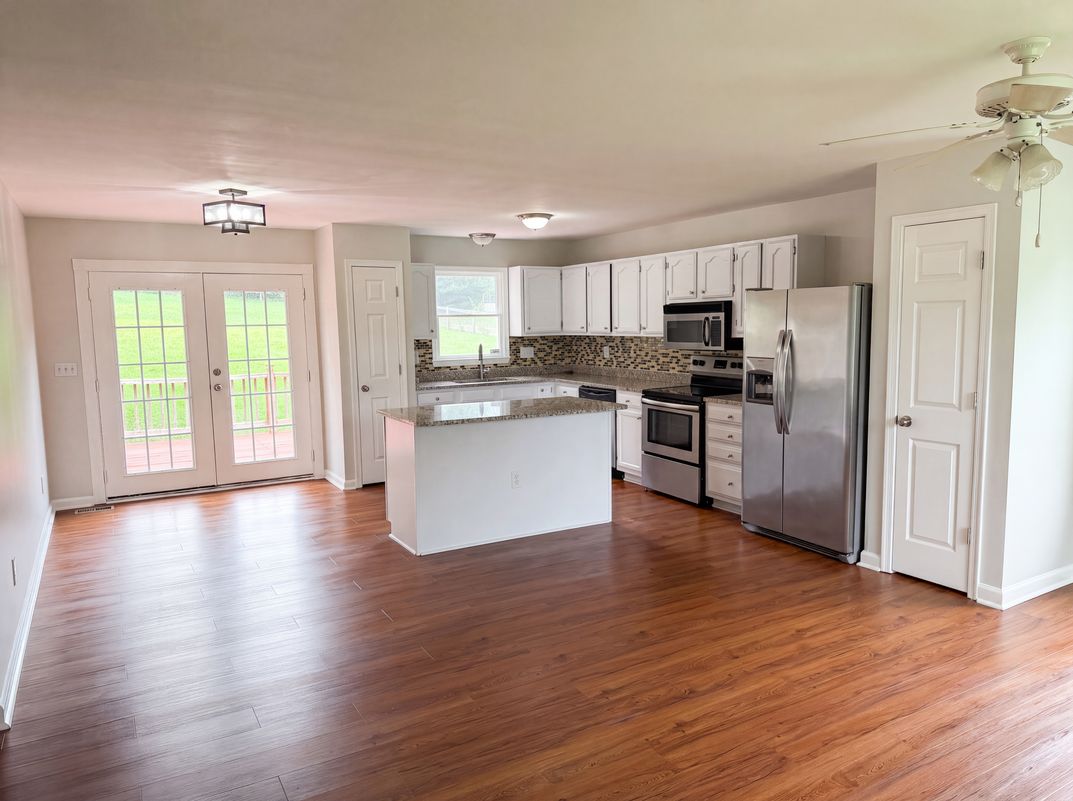 Photo 3 of 22 of 8749 Christopher Ln, Warrenton, VA