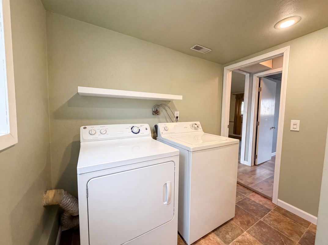 Photo 17 of 22 of 11530 SW Tigard Dr, Portland, OR