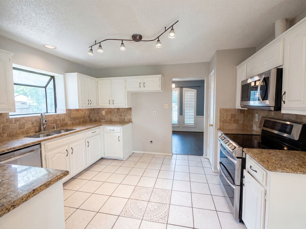 Photo 2 of 16 of 6712 Coach House Ln, Plano, TX