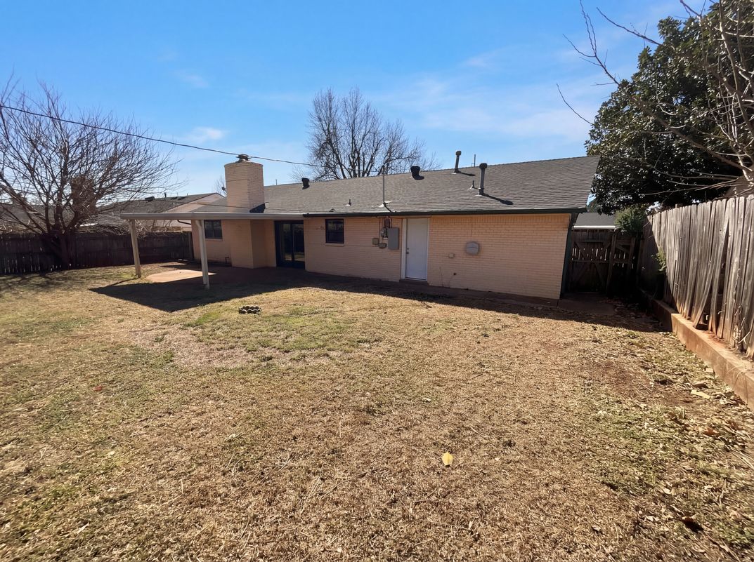 Photo 5 of 21 of 2429 NW 109th St, Oklahoma City, OK