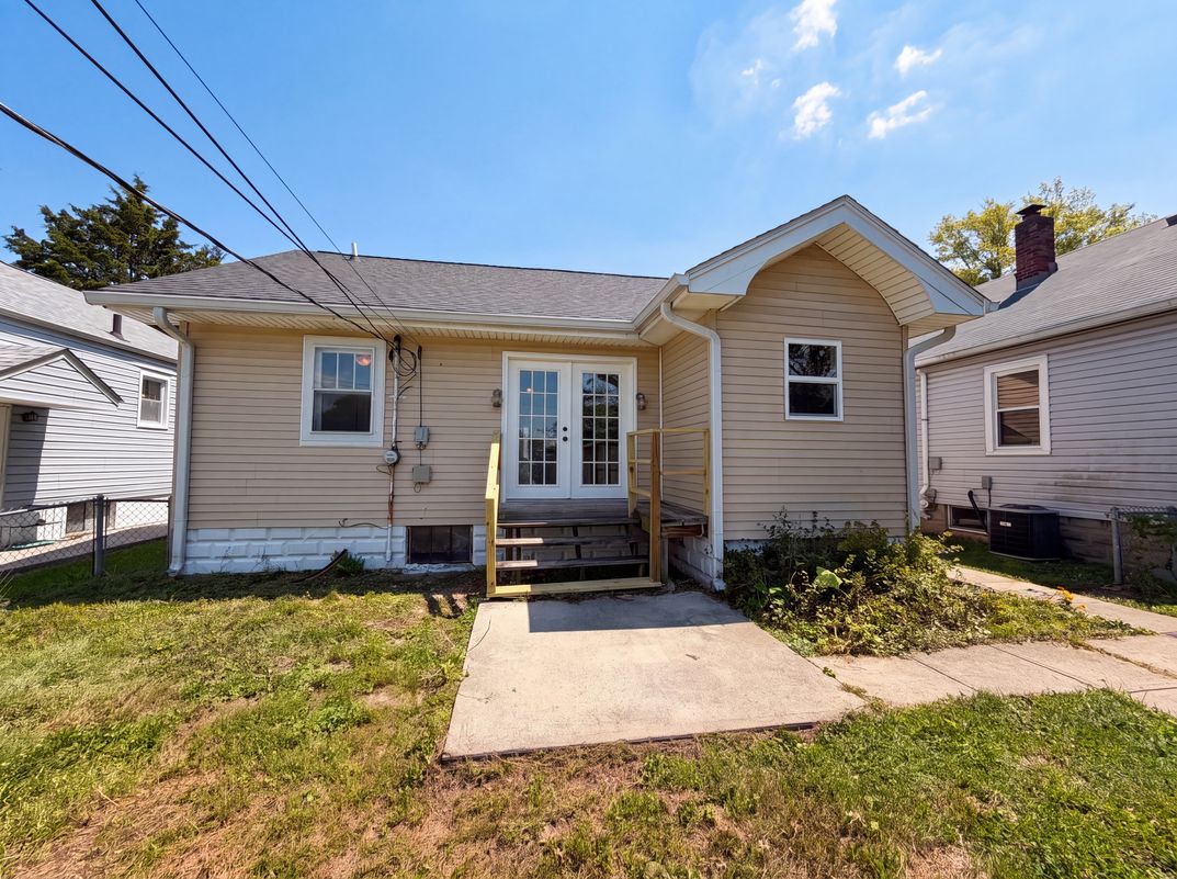 Photo 5 of 20 of 130 S 10th Ave, Beech Grove, IN