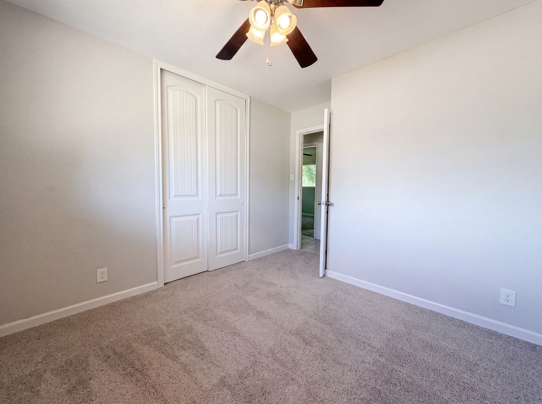 Photo 11 of 16 of 102 Dartmoor Dr, Schertz, TX