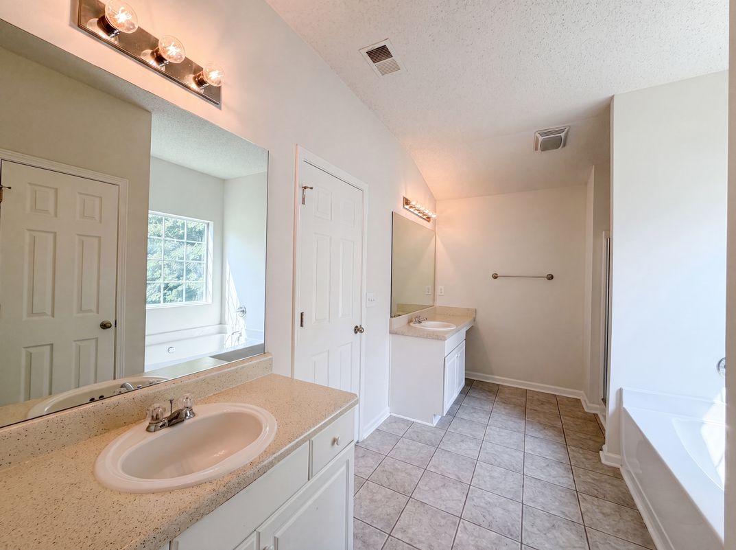 Photo 20 of 29 of 6257 Polar Fox Ct, Riverdale, GA
