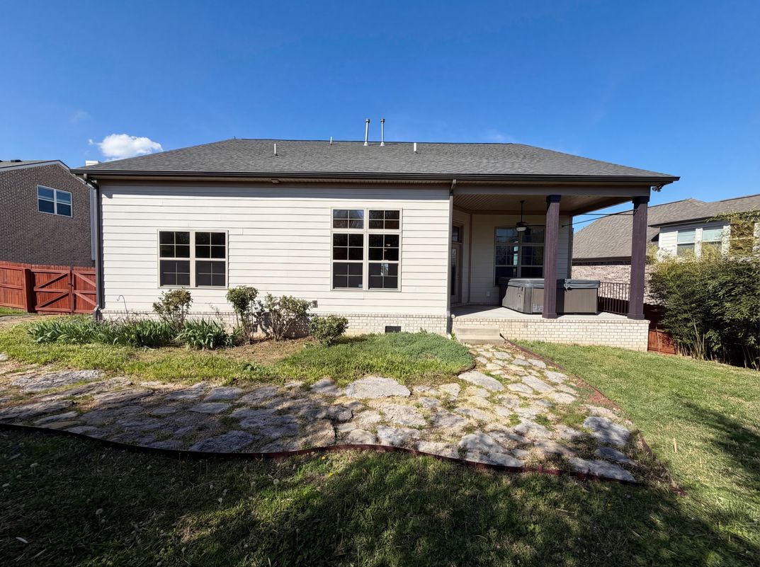 Photo 5 of 30 of 5321 Abbottswood Dr, Smyrna, TN