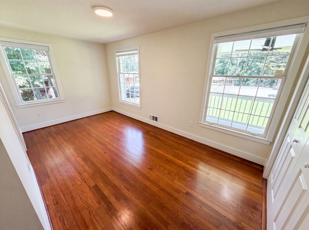 Photo 13 of 23 of 2320 Capehart Cir NE, Atlanta, GA