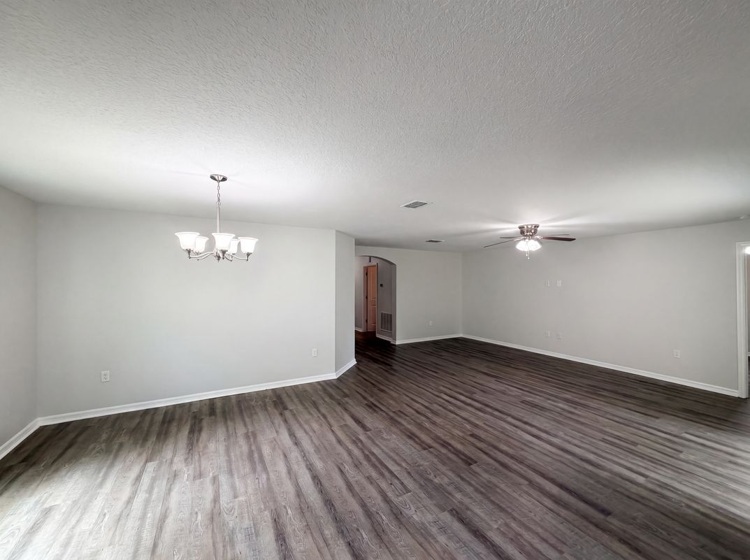 Photo 9 of 21 of 2440 Bracknell Forest Trl, Tavares, FL