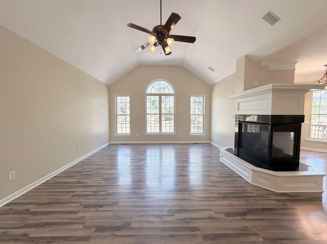 Photo 3 of 19 of 20224 Northport Dr, Cornelius, NC