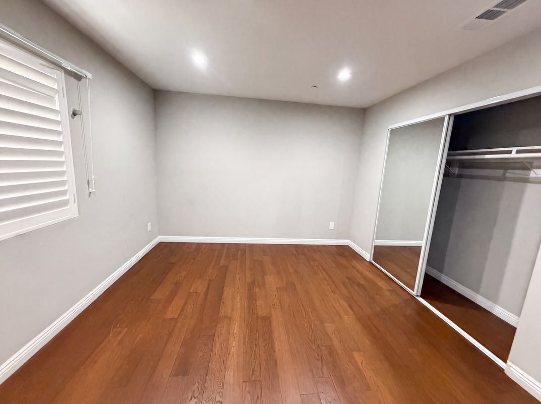 Photo 10 of 22 of 1138 S St Andrews Pl, Los Angeles, CA