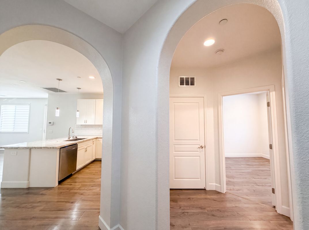 Photo 11 of 28 of 4920 Ocean Ln, Elk Grove, CA