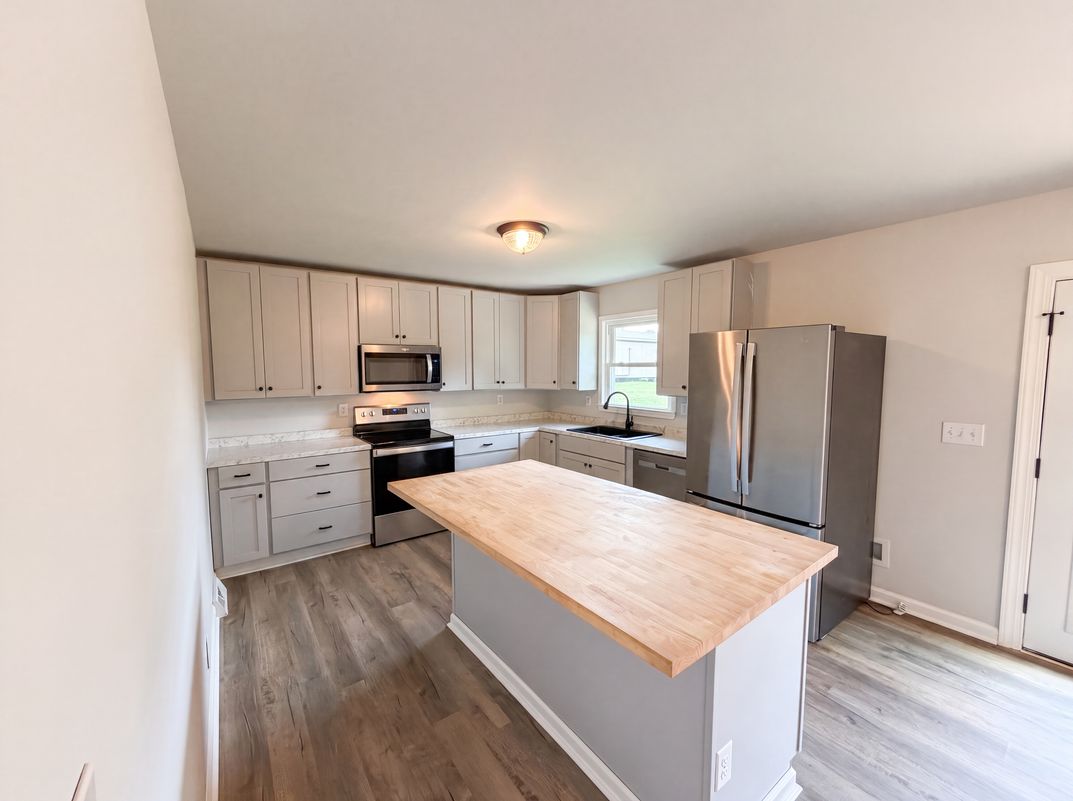 Photo 6 of 21 of 2510 Middleton Dr, Gastonia, NC