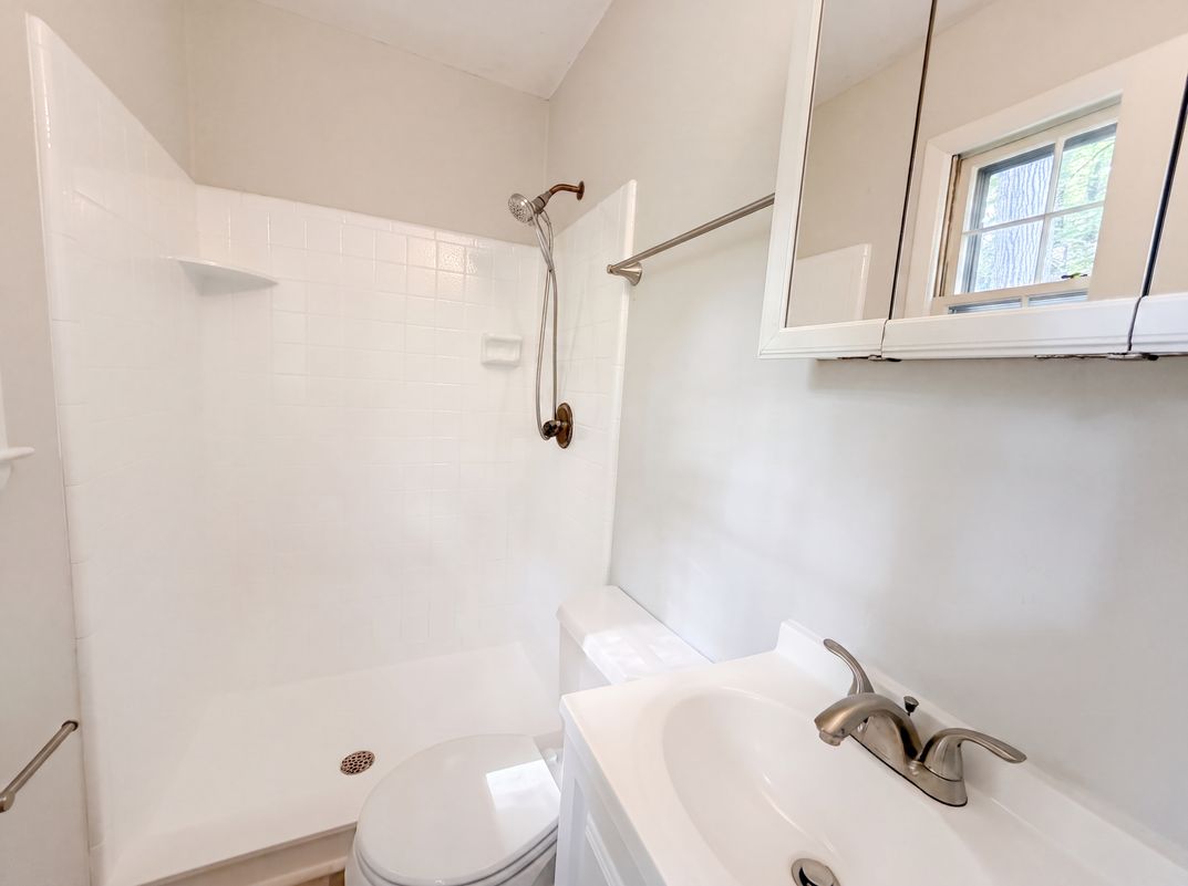 Photo 11 of 19 of 917 Hillview Dr, Cary, NC