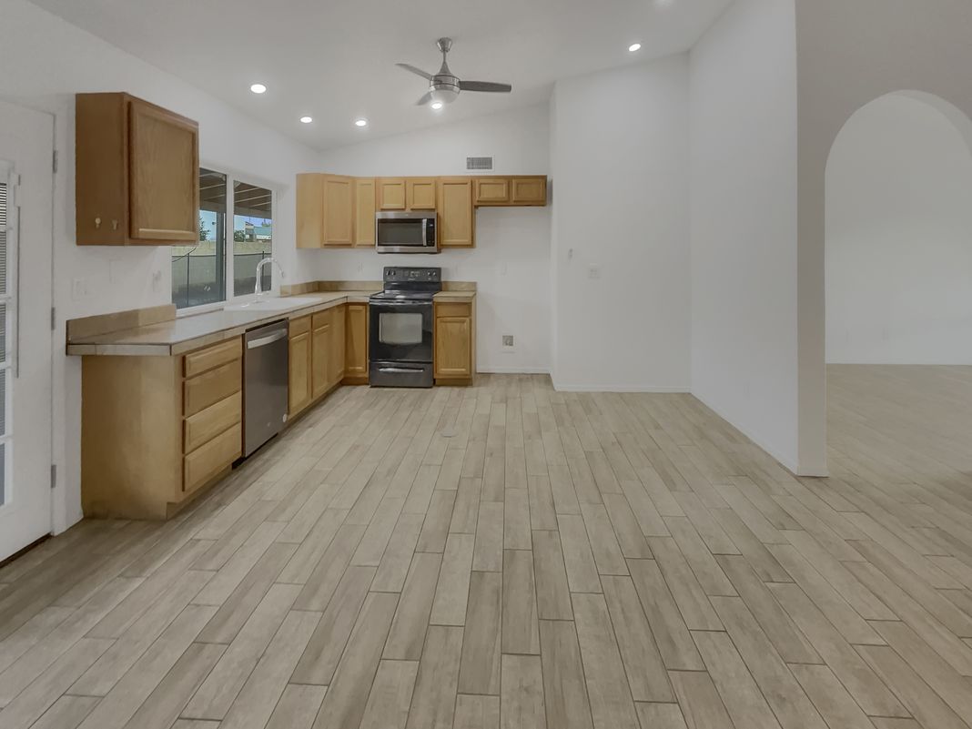 Photo 10 of 20 of 13628 N 40th Dr, Phoenix, AZ
