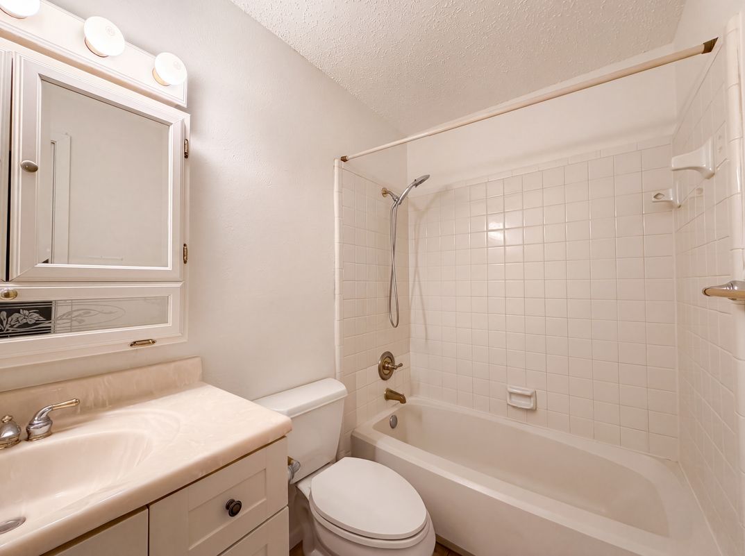 Photo 11 of 17 of 1713 Steinburg Ln, Fort Worth, TX