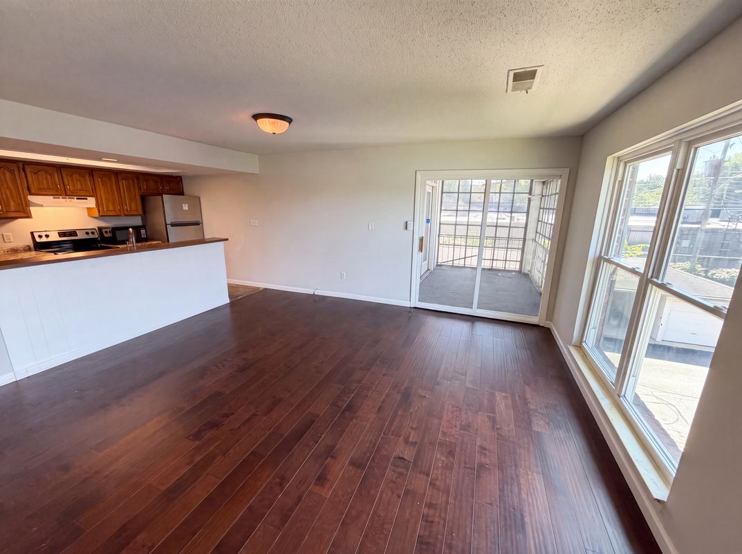 Photo 8 of 22 of 3135 E 52nd St, Indianapolis, IN