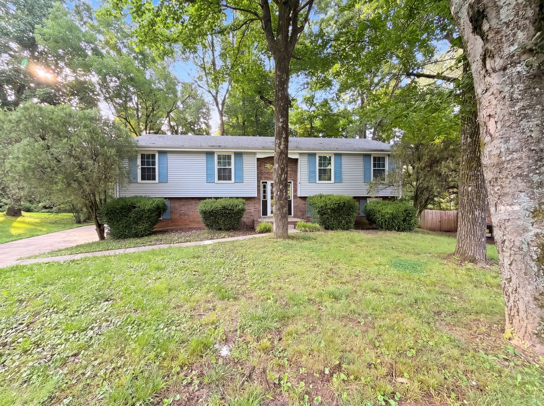 Property photo 1 of 166 Kirby Dr