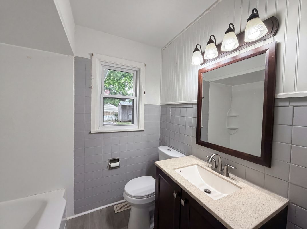 Photo 6 of 21 of 1607 N 17th St, Belleville, IL