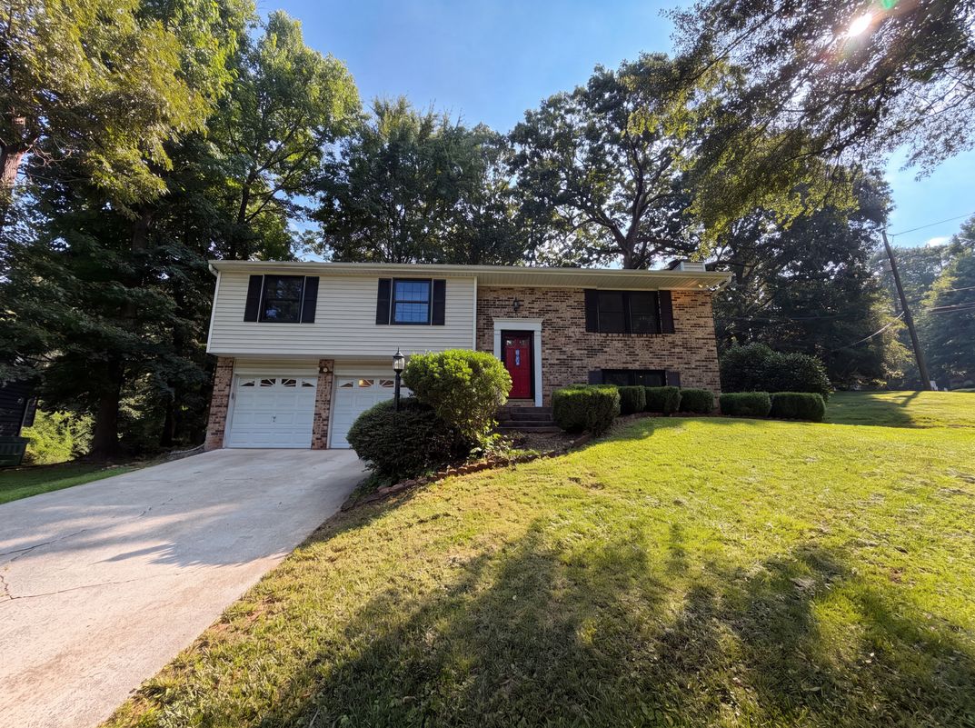 Photo 21 of 24 of 1346 Fairfield Dr SW, Lilburn, GA