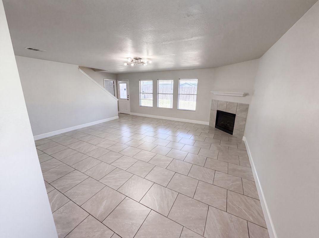 Photo 8 of 26 of 7327 Fox Hall Ln, Humble, TX