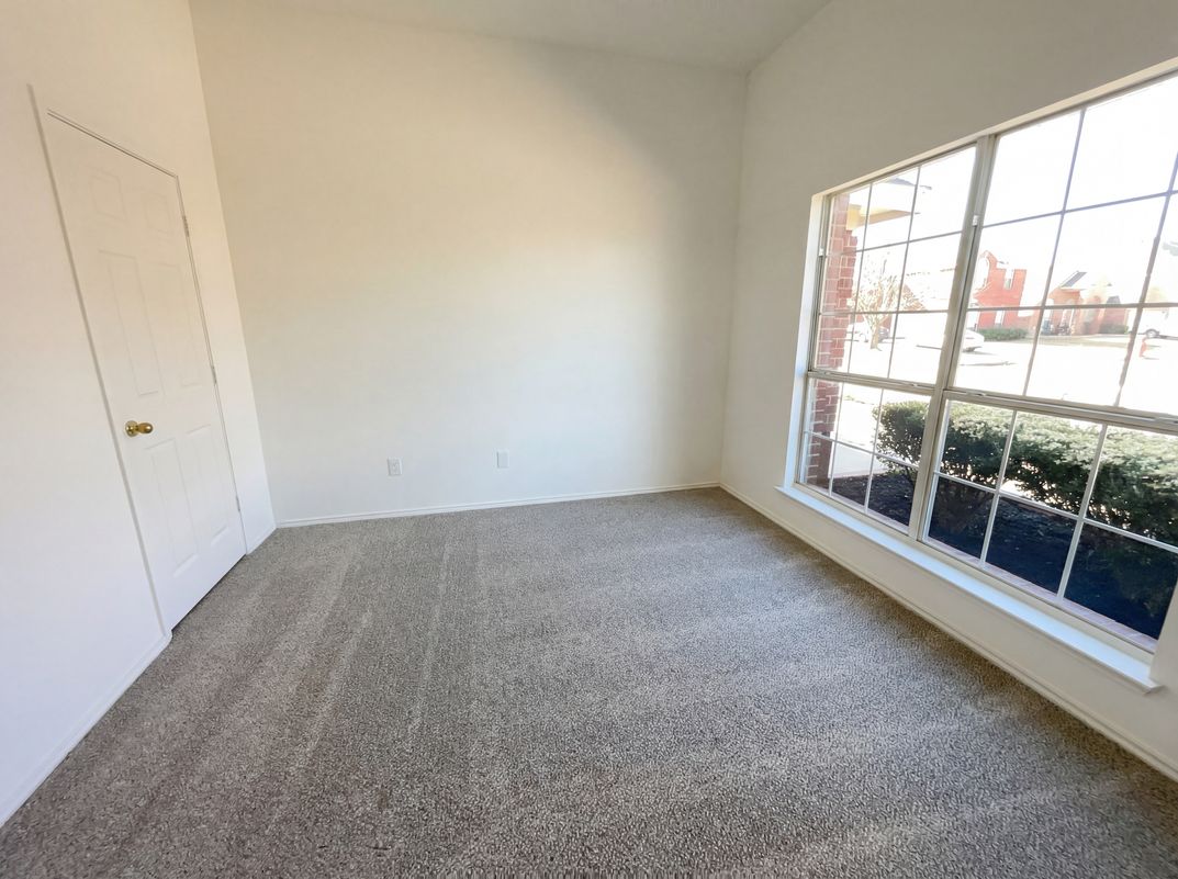 Photo 6 of 19 of 8329 Cedarcrest Ln, Fort Worth, TX
