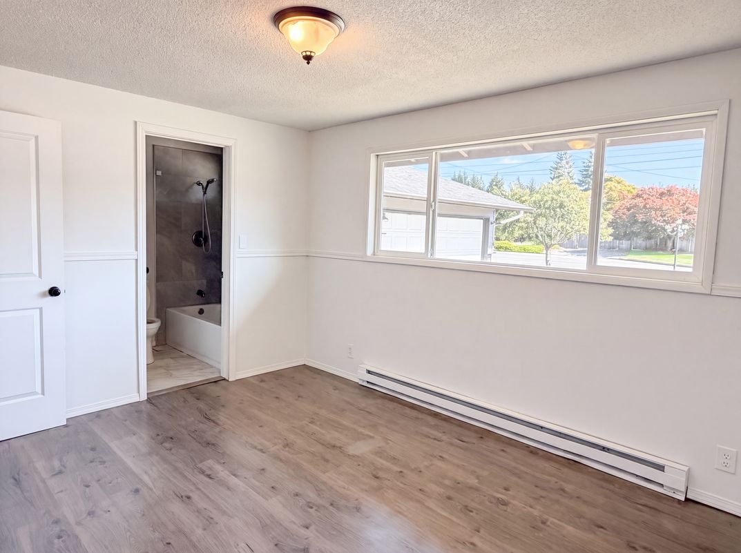 Photo 10 of 24 of 3010 Country Club Dr, Reedsport, OR