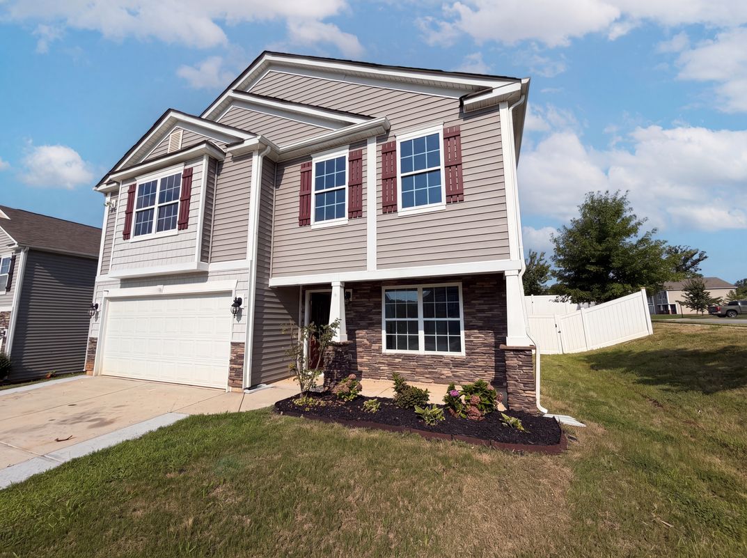 Photo 22 of 26 of 9833 Wardley Dr, Charlotte, NC